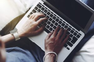 ノマドのイメージ 所有を目的とせずシンプルなスタイル