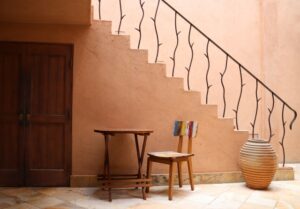 南仏のインテリアのイメージ 素焼きのようなアースカラー