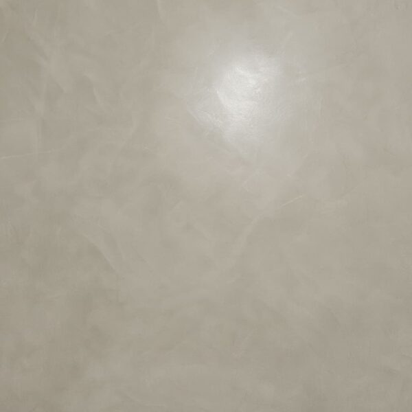 ツヤ出し仕上げ、鏝などで表面をこすり、光沢を出していく