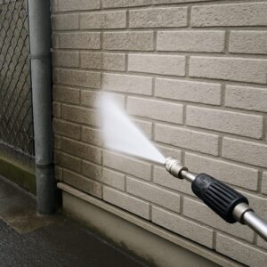 高圧洗浄のイメージ 外壁の清掃作業などに使用する